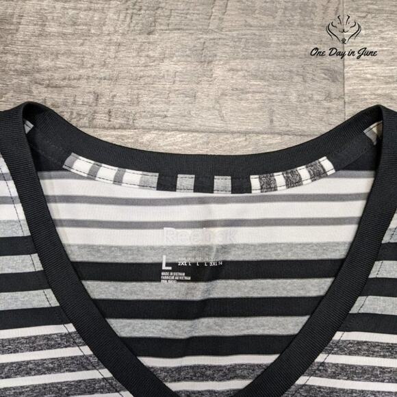 Reebok Striped Short Sleeve T-Shirt Size L - Picture 2 of 3